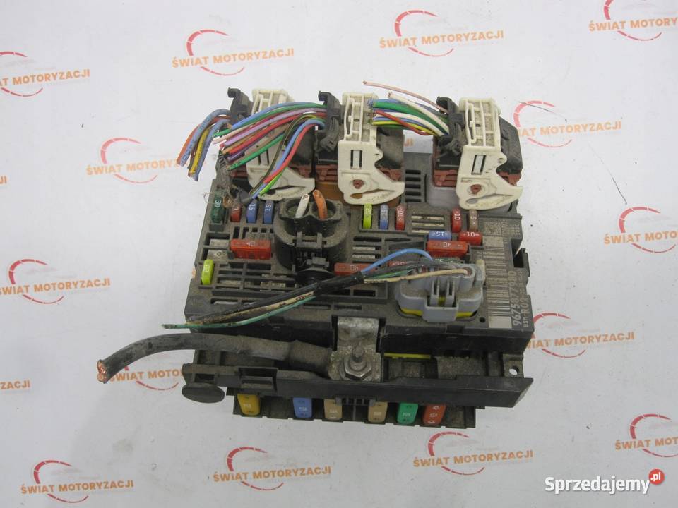 PEUGEOT 5008 I skrzynka bezpieczników 9675877980