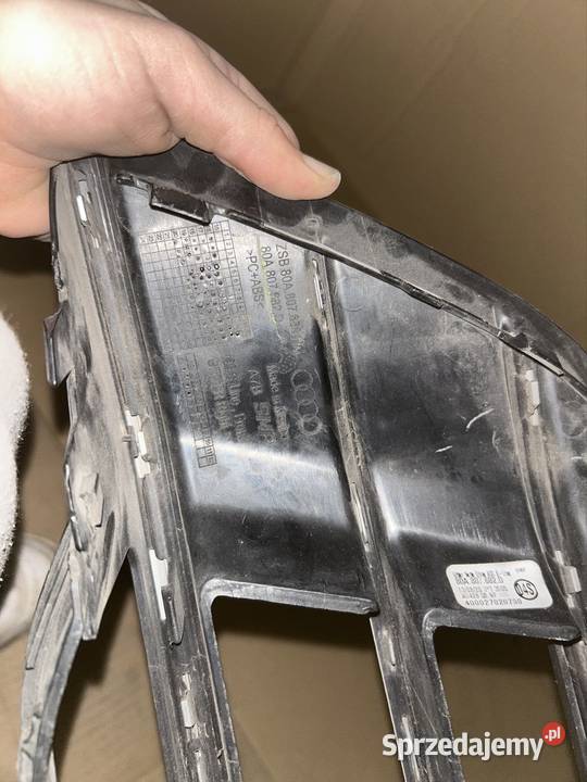 KRATKA ZDERZAKA AUDI Q5 S LINE PRAWA 80A807682D