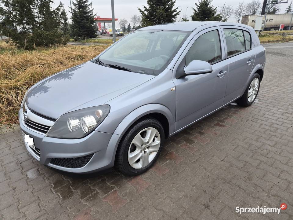 Opel Astra 14 2010 ECOTEC 5Dzwiowy Salon