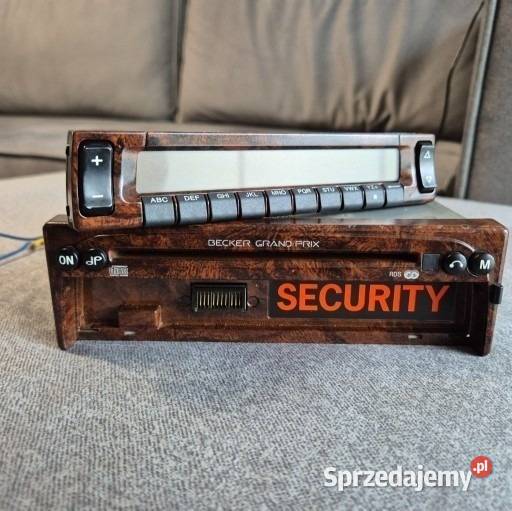 Unikatowe radio w kolorze drewna Becker Grand osobowe