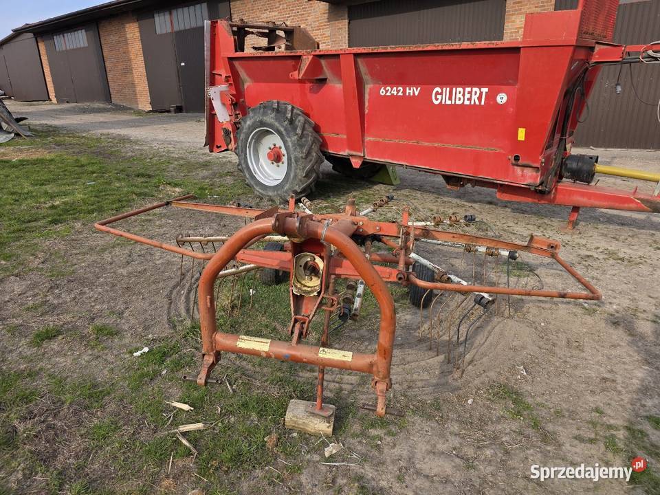 Zgrabiarka karuzelowa Kuhn sprowadzona walek w