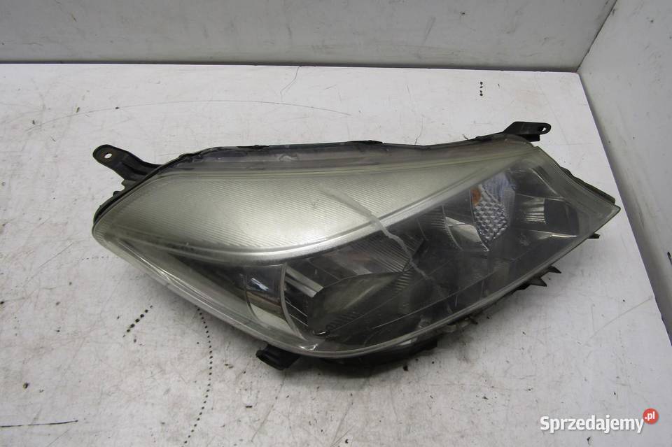 LAMPA PRZEDNIA PRAWY PRZÓD TOYOTA YARIS III