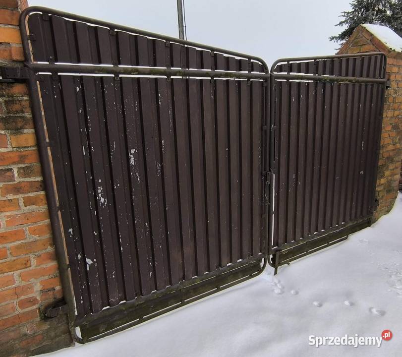 Brama wjazdowa na furtkąogrodzenie skrzydłowa Szamocin