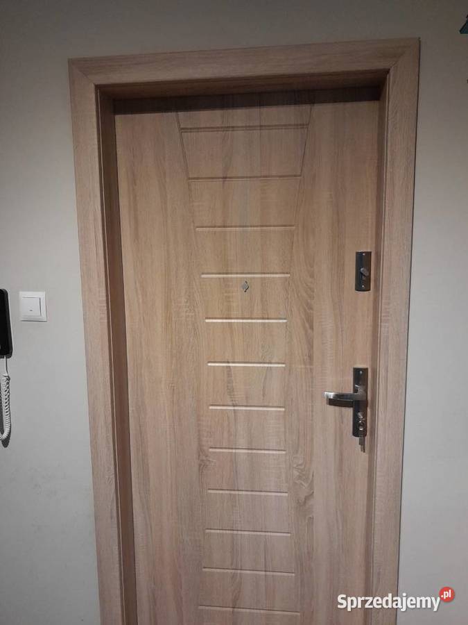 Montaż drzwi drzwi z montażem Ręki Producent usługi budowlane