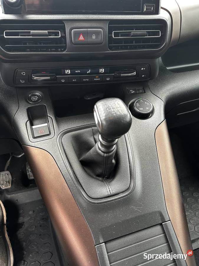 Peugeot Rifter 7os 130 long GT salon 1500cm3 mazowieckie
