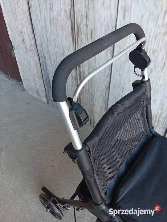 chodzik z siedziskiem i torbą na zakupy