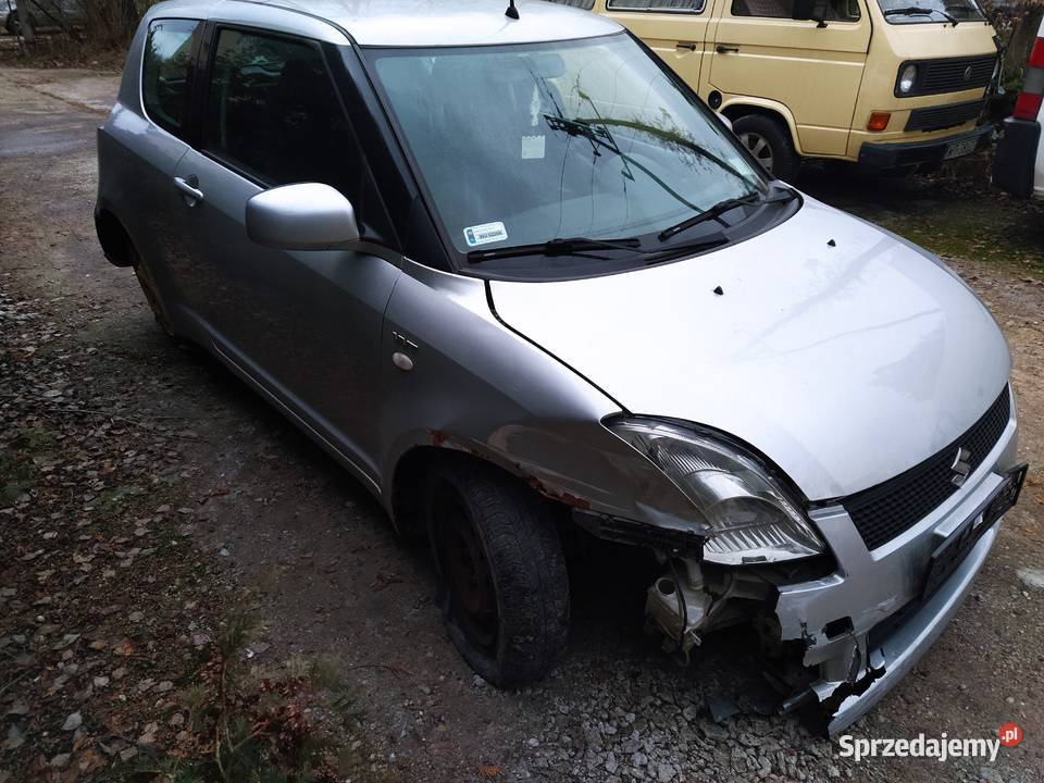 Trzy sztuki Suzuki Swift mk6 15 13 4x4 1500cm3 Sulejówek