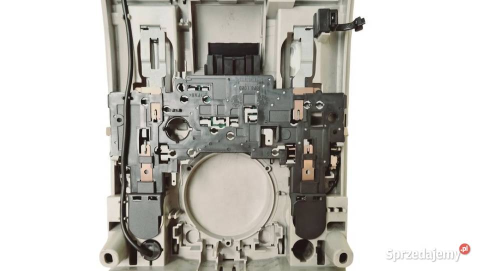 LAMPKA PODSUFITKI OŚWIETLENIE KABINY AUDI A6 C6 Części samochodowe Działoszyce sprzedam