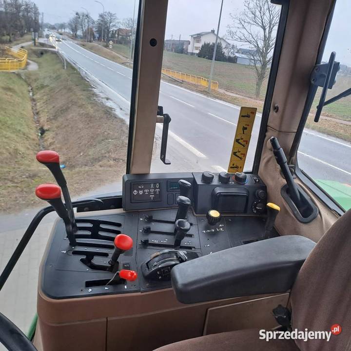 John Deere 6900 z przebiegiem 7 904 h Różyny