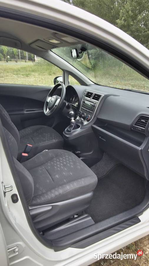 Toyota VersoS 2011 manual benzyna Rok produkcji 2011 Płock