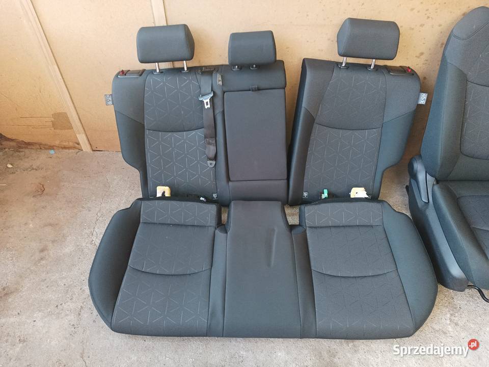 Komplet foteli do toyota RAV4 5 osobowe Szlachta