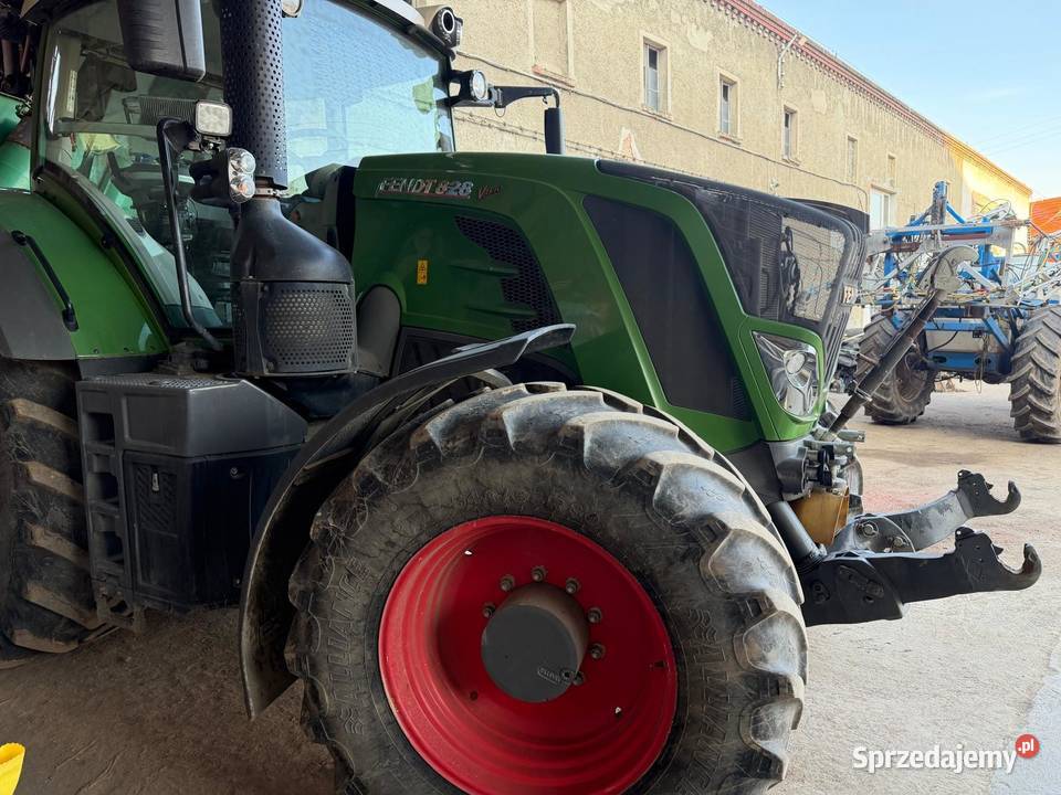 Ciągnik rolniczy Fendt 828 ProfiPlus