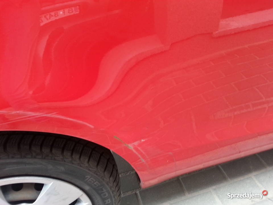 Toyotę Yaris 2007 benz3drzwiowa czerwona kupiony w polskim salonie Białystok sprzedam