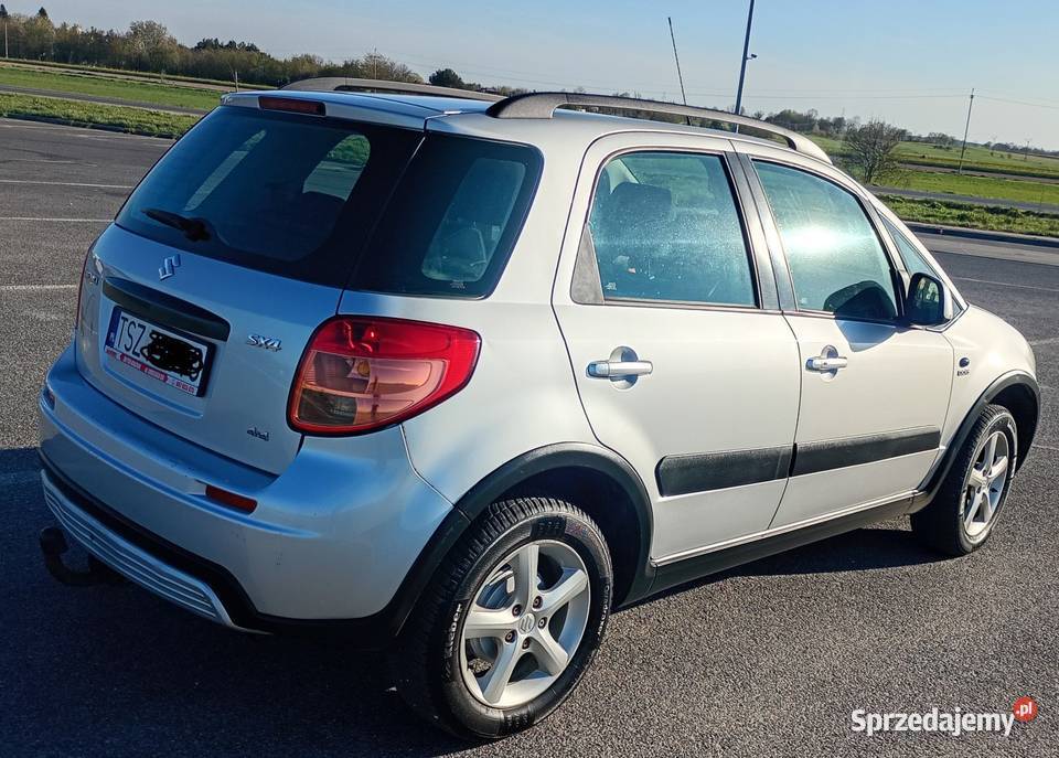 Suzuki sx4 4x4 abs esp relingi hak klima nowe Staszów