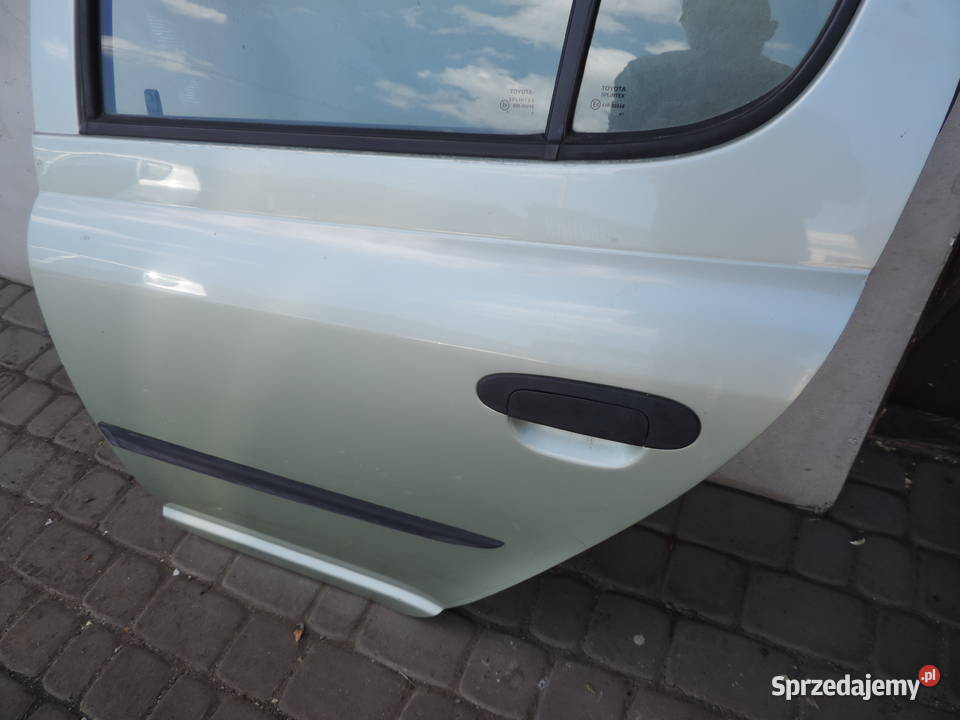 DRZWI LEWY TYŁ TOYOTA YARIS 1 HB 6Q2 osobowe małopolskie