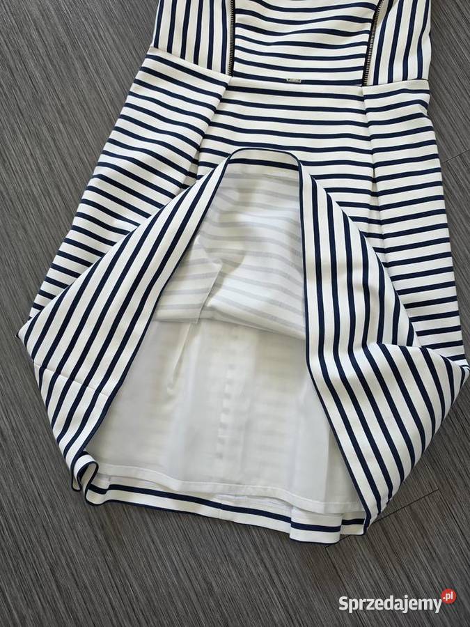 Gorsetowa sukienka marki Simple Nowogard