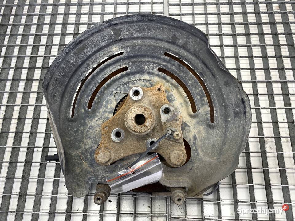 PIASTA TYŁ PRAWA RENAULT TRAFIC III Piasty i łożyska kół