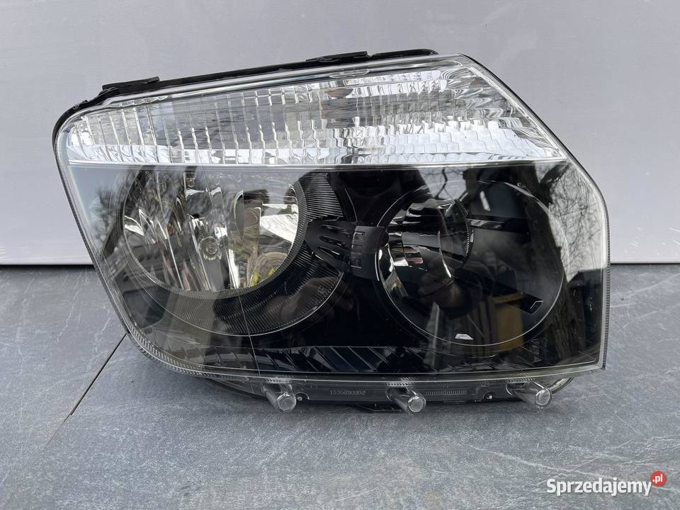 DACIA DUSTER PRAWA LAMPA PRZÓD CZARNA Lampy przednie Części samochodowe wielkopolskie Ostroróg