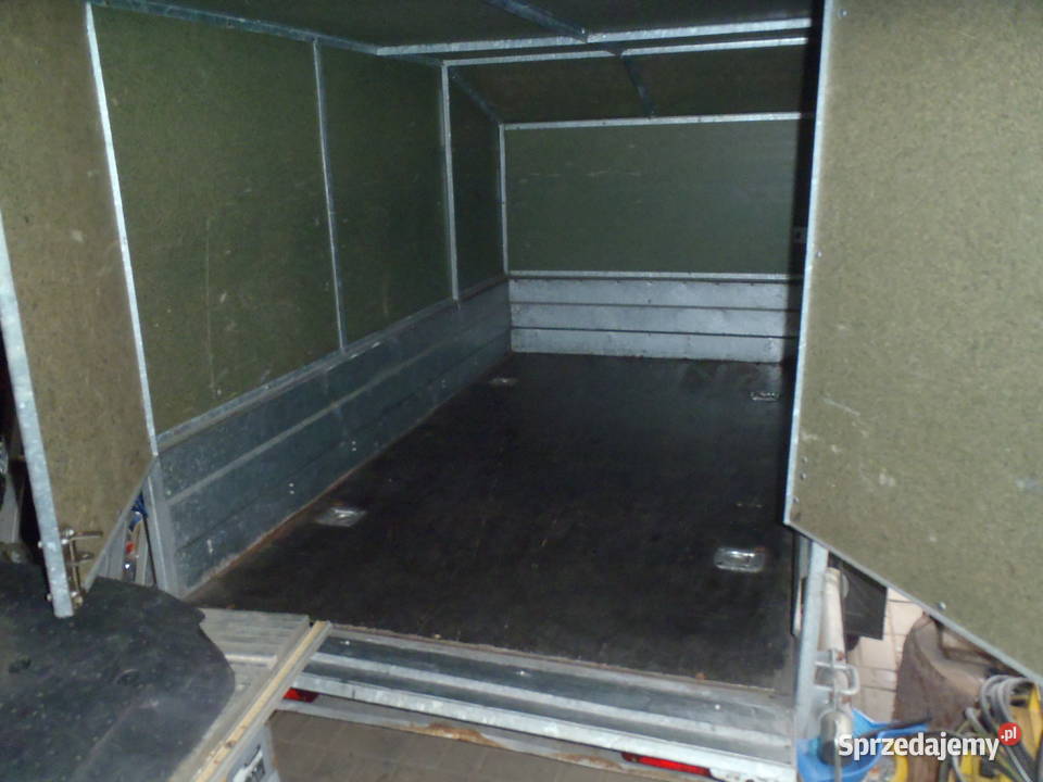 Przyczepa jednoosiowa zabudowana zamykana na sprzedam