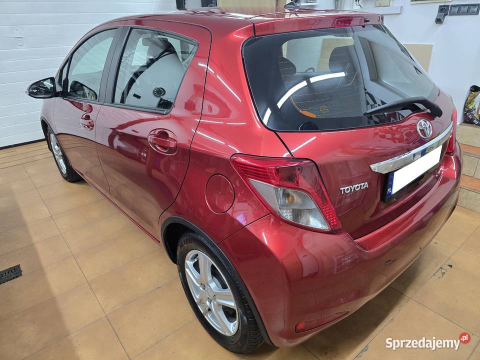 Toyota Yaris 133 VVTi 99 87 piękny kolor bordo Karczew