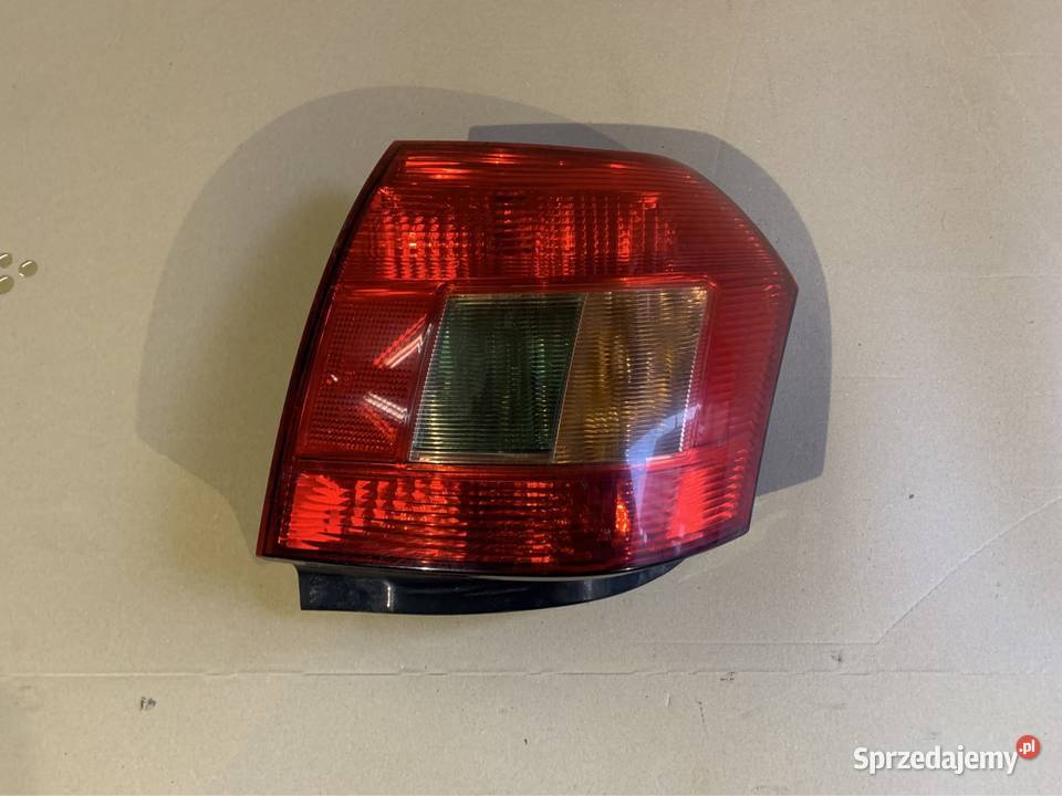 Lampa tył tylna prawa Toyota Corolla e12 3d hb Lampy tylne Szczecin sprzedam