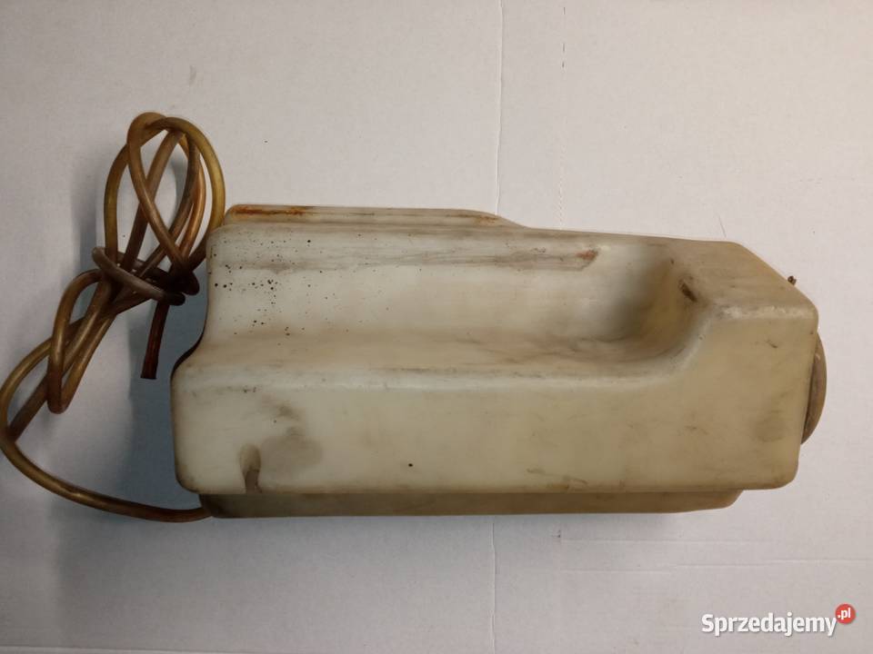 Zbiorniczek spryskiwaczy Mercedes W123 pompka Leoncin