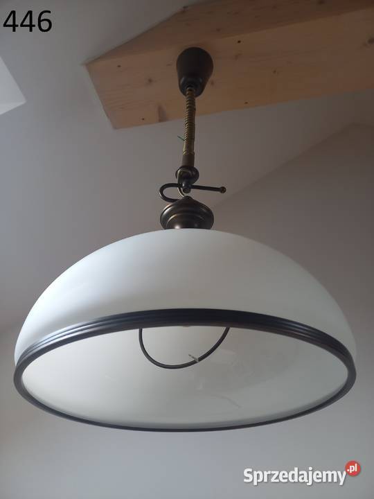 Żyrandol szklany mosiężny holenderski z Gawroniec