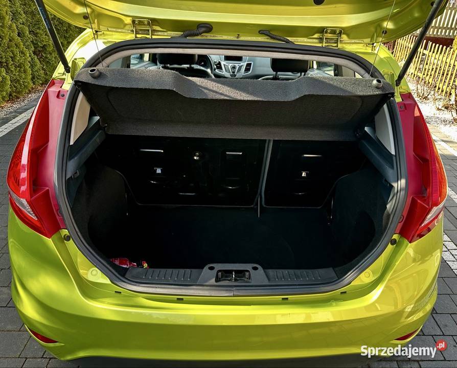Ford Fiesta 14 benzyna niski przebieg Wszystko aluminiowe felgi Nowiny sprzedam