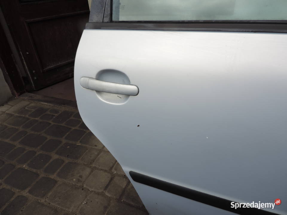 VW PASSAT B5 KOMBI DRZWI PRAWY TYŁ LB7Z Rok produkcji 1999 Nowy Sącz