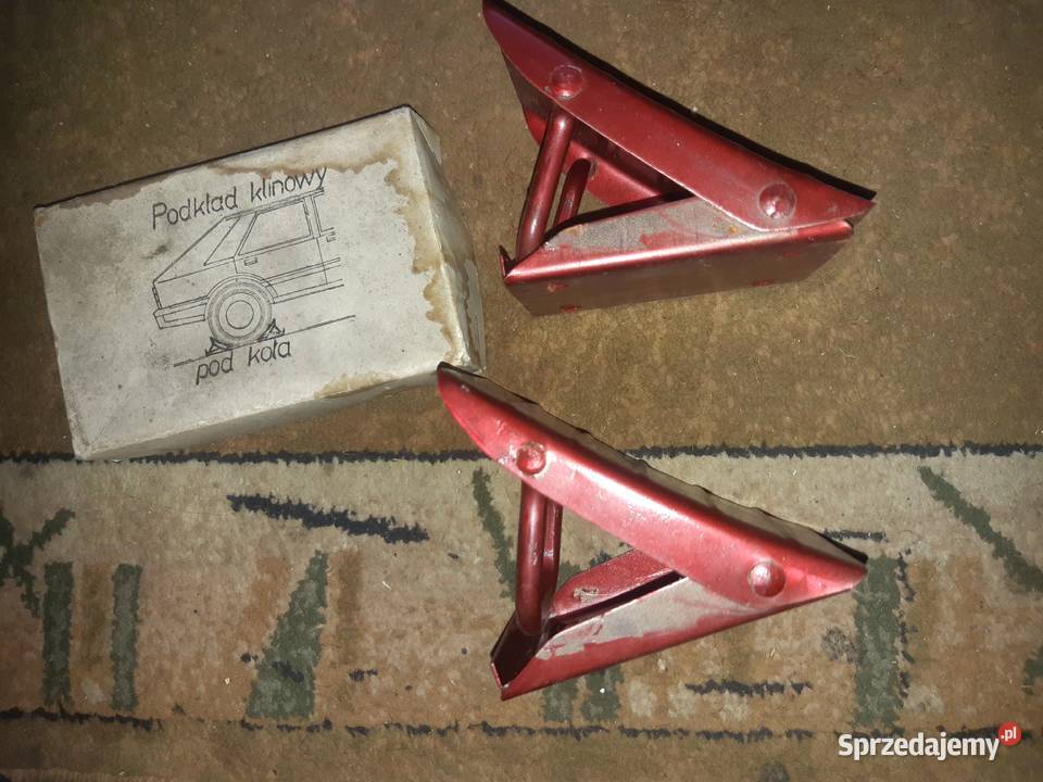 Klin blokada pod kola samochodu relikt PRL Stary Sącz