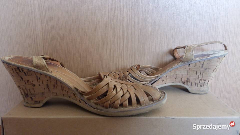 Sandałkisandały skórzane na koturnie