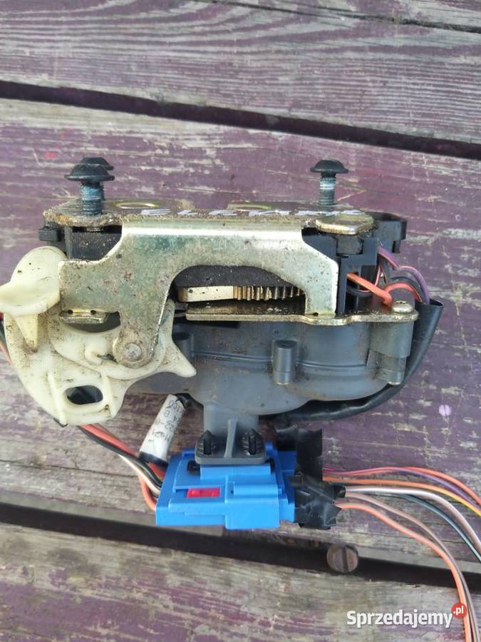 ZAMEK TYLNEJ KLAPY ELEKTRYCZNEJ CHRYSLER Rok produkcji 2005 Kawnice