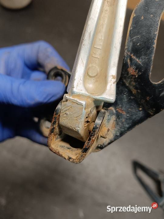 Podnóżki podnóżek pasażera tył stopka części małopolskie Gołaczewy sprzedam