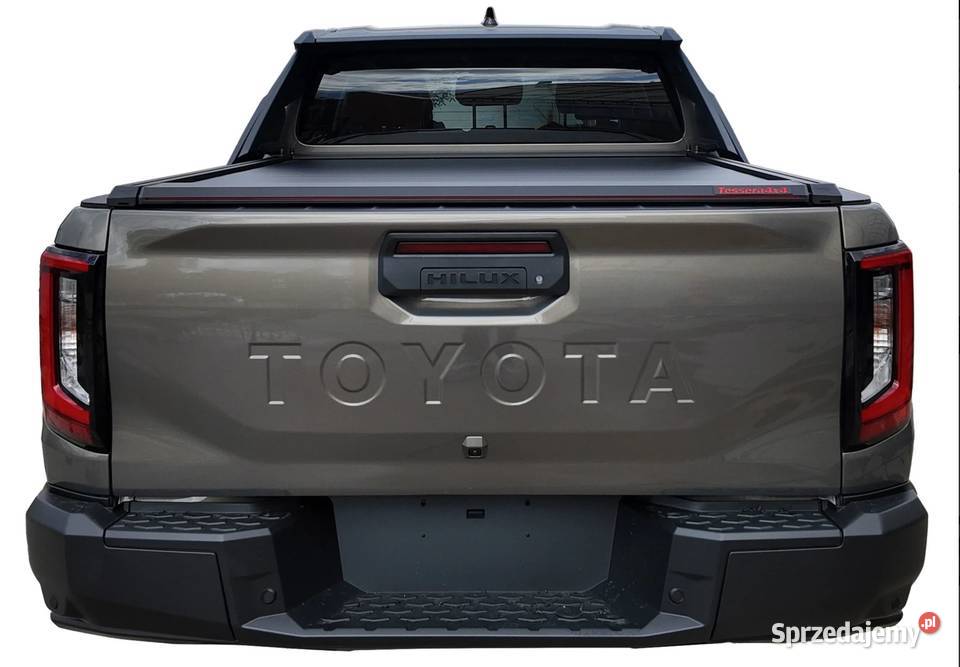 Roleta Toyota Hilux Travo 2026 z rollbar Pasłęk