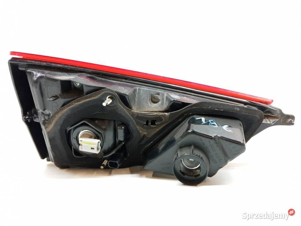 LAMPA TYŁ W KLAPĘ PRAWA J11 Nissan Qashqai II