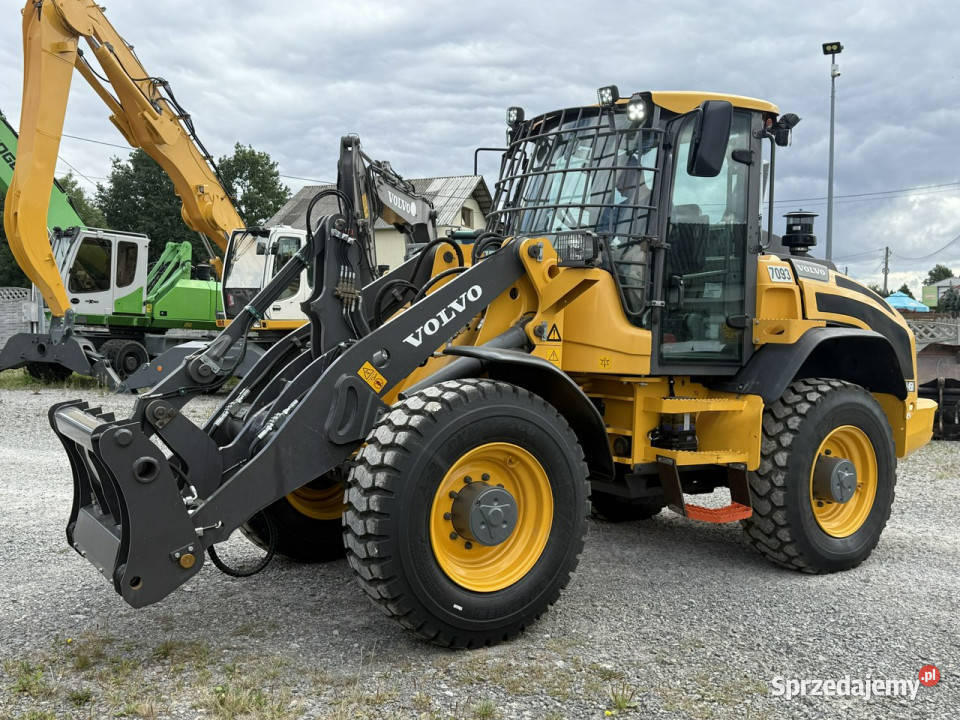średnia kołowa Volvo Waga 10ton WHEEL LOADER świętokrzyskie Widełki