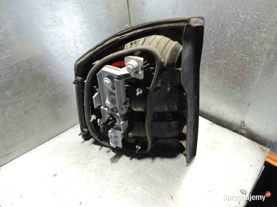 LAMPA PRAWY TYŁ TYLNA OPEL VECTRA C HB FL prawe Nowy Sącz