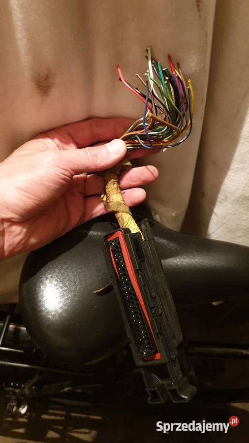 Wtyczka sterownika komputera silnika do Audi 80 komputery Sejny