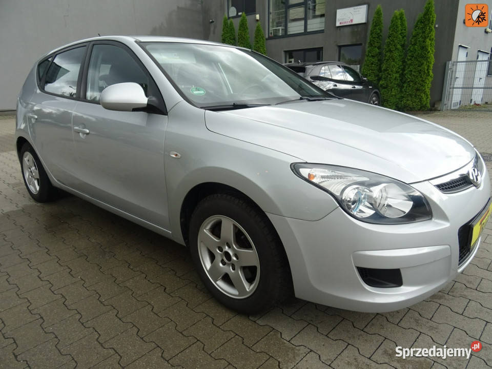Hyundai i30 14 109ClassicNiski przebieg dobrze lakier metallic sprzedam