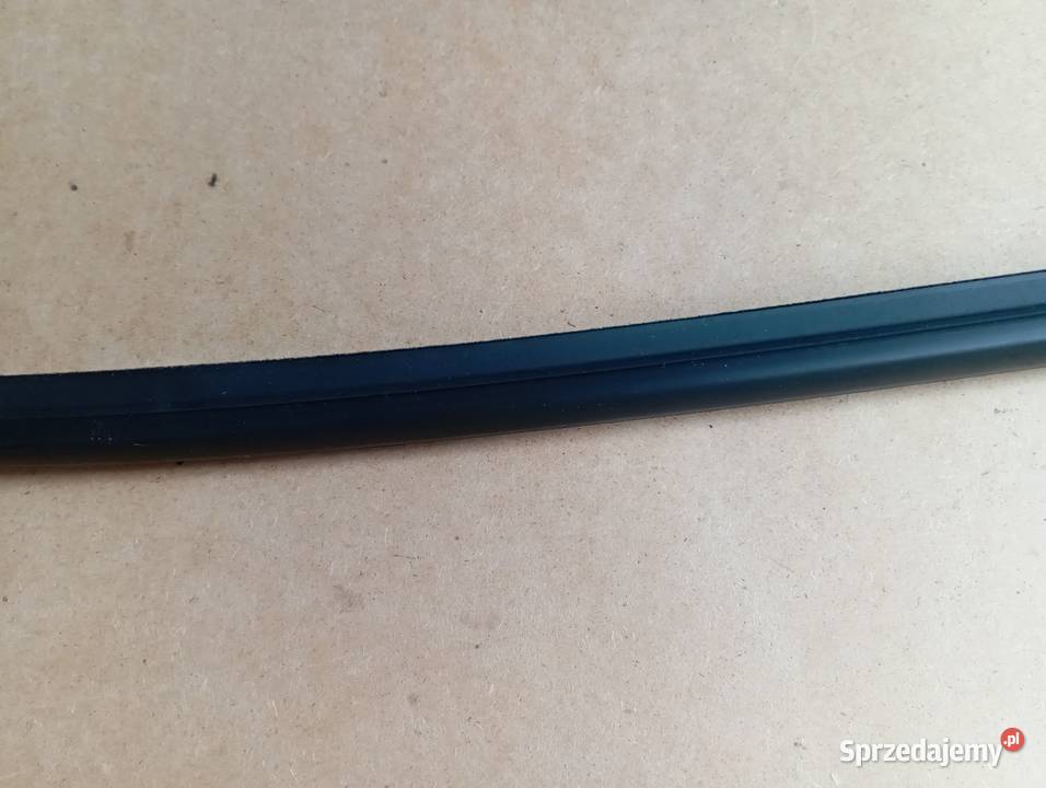 TOYOTA YARIS II LISTWA ZGARNIAJĄCA SZYBY PRAWY Wrocław sprzedam