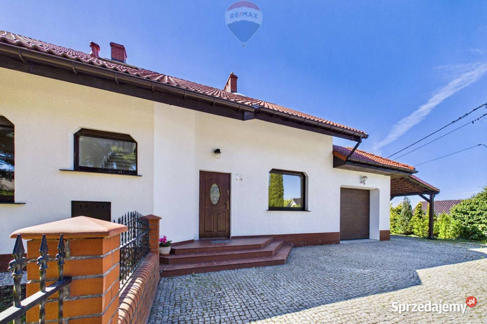 Dom z krytym basenem i pięknym ogrodem Kunice