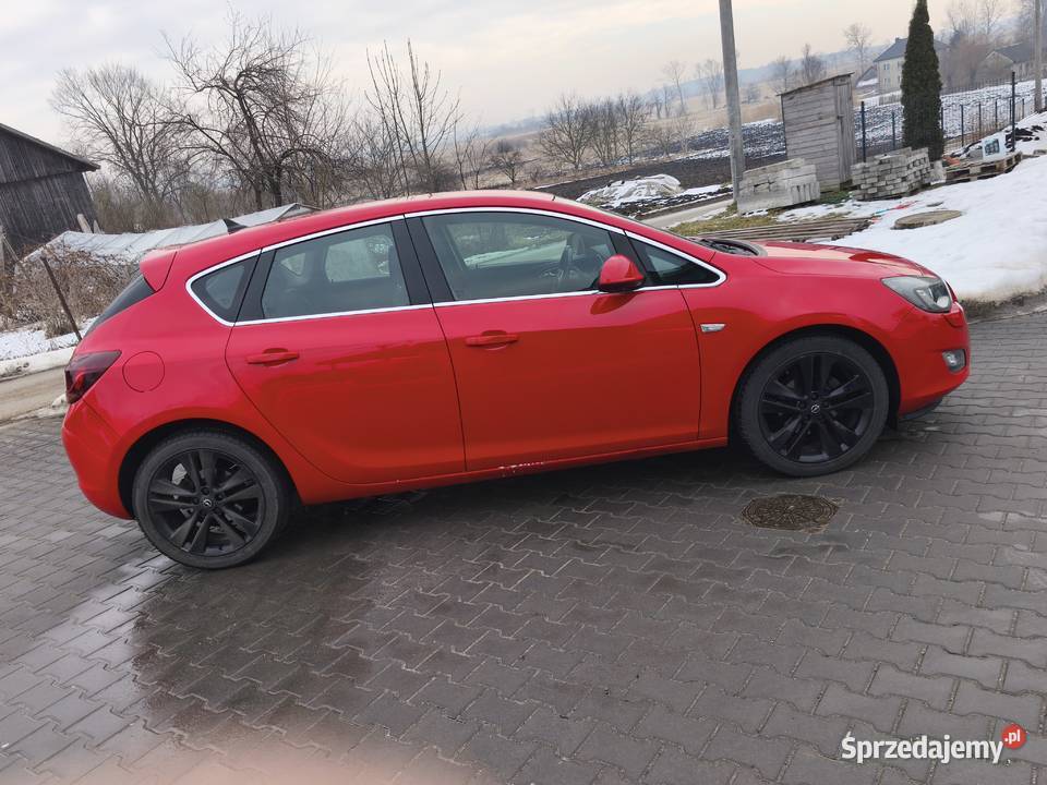 sprzedam samochód osobowy marki Opel Astra J Opatowiec
