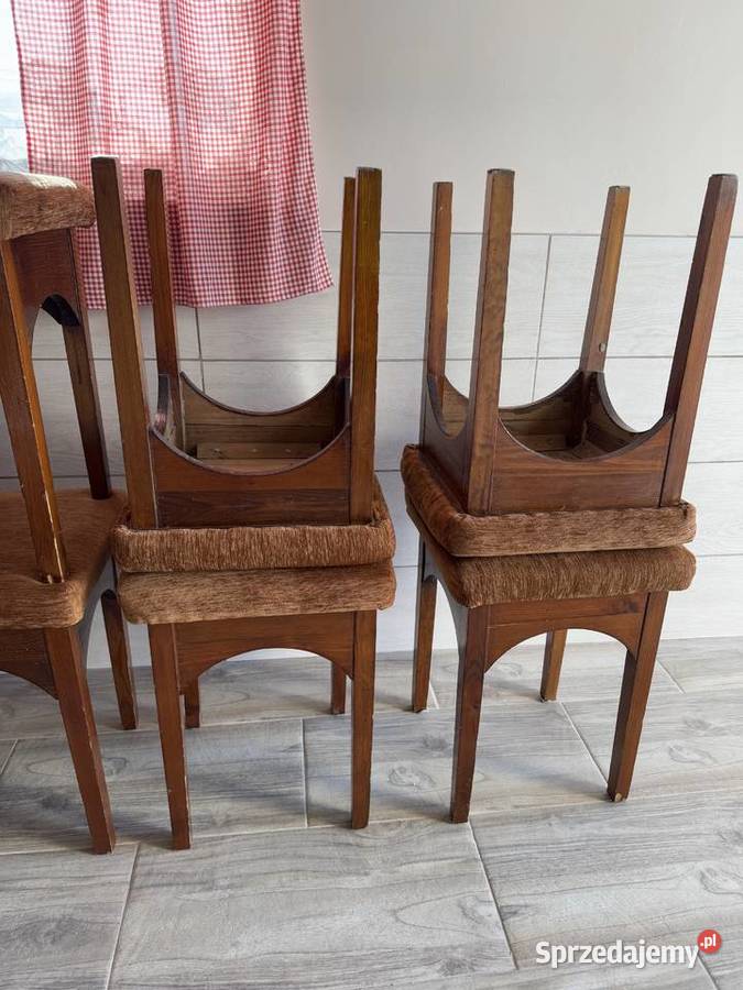 Taborety drewniane 8 sztuk Pozostałe Dukla sprzedam