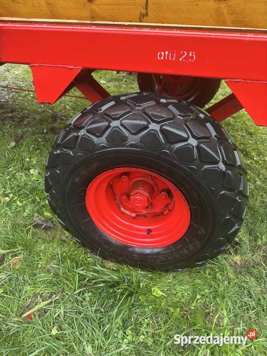 Przyczepa samozbierająca przyczepy