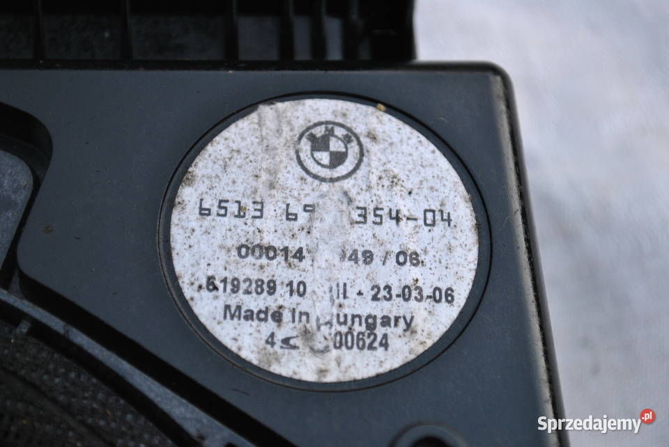Subwoofer prawy głośnik w podłogę BMW E60 E61 Poręba