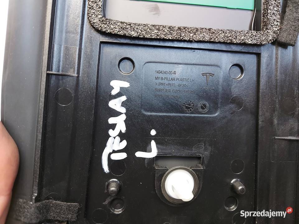 TESLA MODEL Y 2023r Osłona słupka środkowego