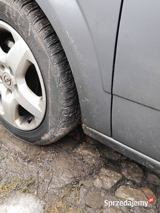syndyk sprzeda samochód Opel Astra uszkodzony Opactwo sprzedam