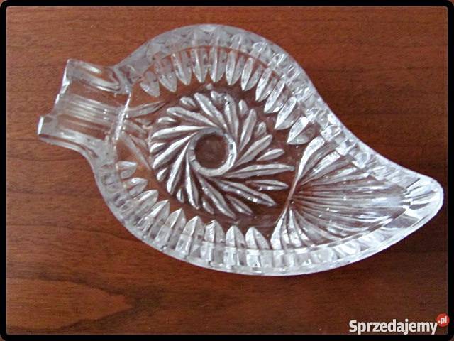 Popielniczka szklana kształt liścia Płock