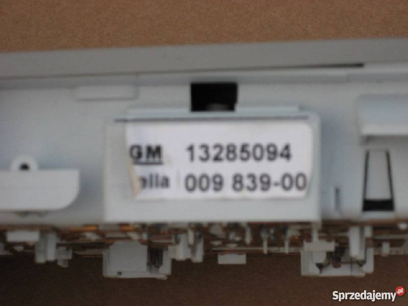 Lampka oswietlenie kabiny Opel Insignia 13285094 Kalisz sprzedam