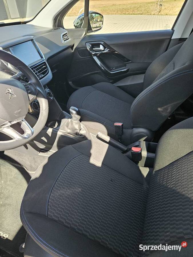 Peugeot 208 12